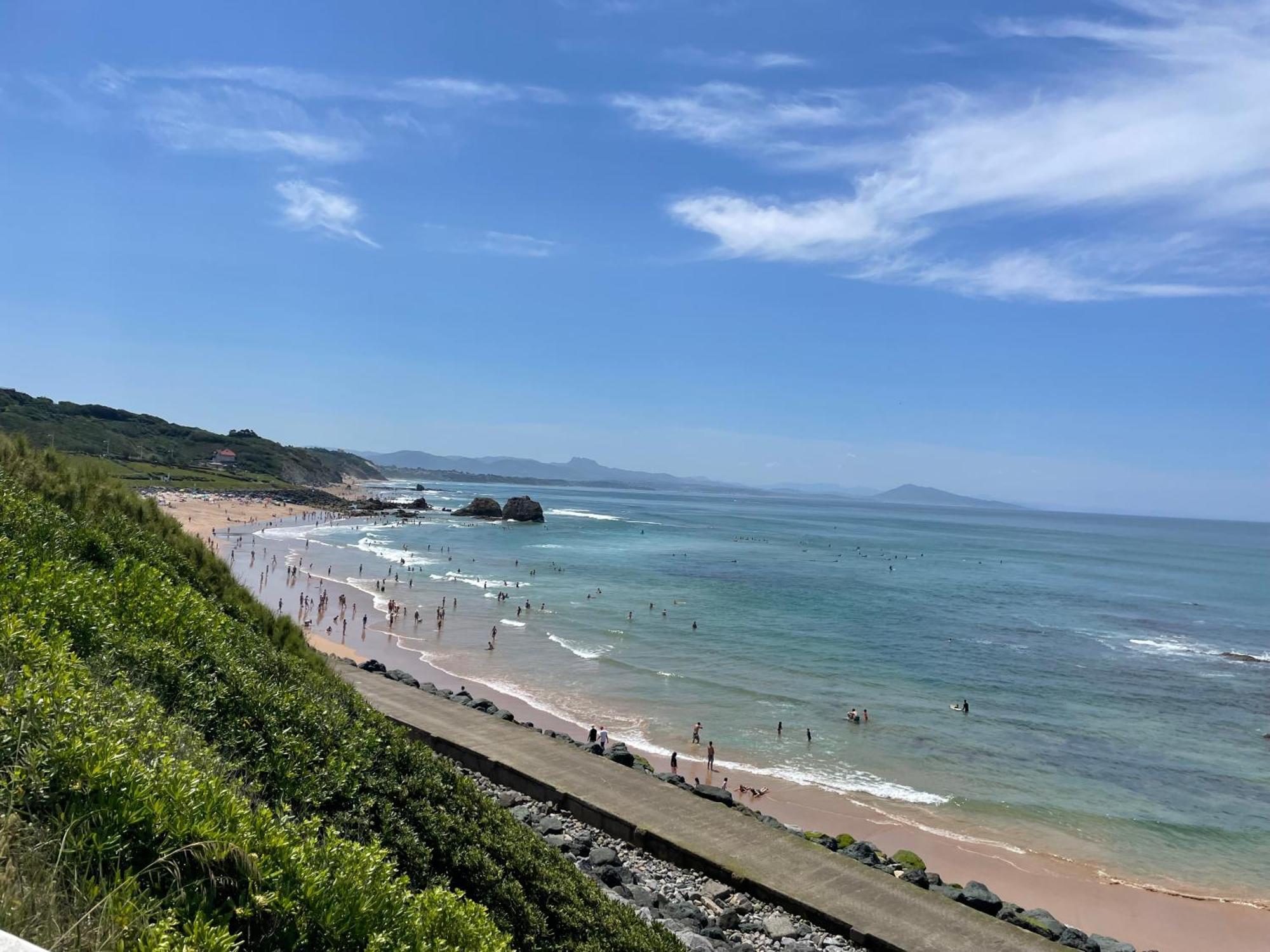 Sur 2 Plages , Piscine Et 3 Personnes *